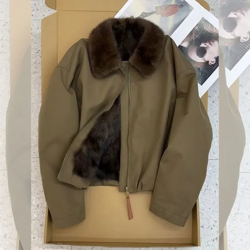 Новая верхняя одежда, женские куртки, осенние и зимние утолщенные красивые зеленые пальто с небольшим ароматным ветром, женское пальто из овечьей шерсти
Новая верхняя одежда, женские куртки, осенние и зимние утолщенные красивые зеленые пальто с небольшим ароматным ветром, женское пальто из овечьей шерсти