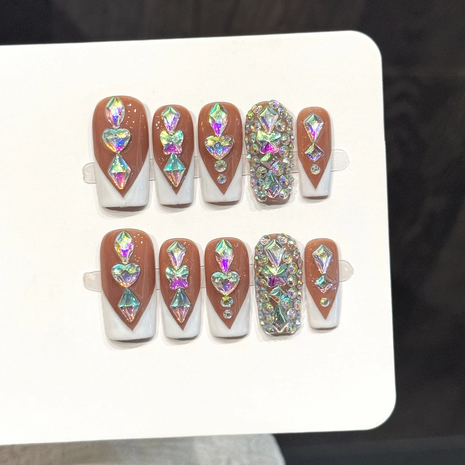 10pcs Caramel-Brown Medium Coffin False Nails Handmade White French Style Fake Nails Full Shiny Rhinestone Decor Press On Nail
10pcs Caramel-Brown Medium Coffin False Nails Handmade White French Style Fake Nails Full Shiny Rhinestone Decor Press On Nail