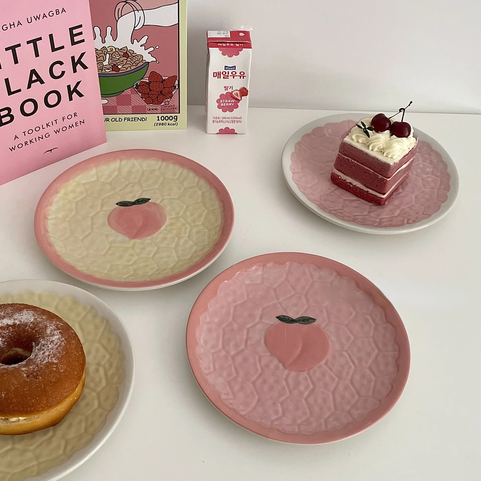 Kawaii Relief Peach Strawberry Ceramic Plate Retro Lovely Pink Breakfast Cake Snack Fruit Dessert Decorative Kitchen Tableware
Kawaii Relief Peach Strawberry Ceramic Plate Retro Lovely Pink Breakfast Cake Snack Fruit Dessert Decorative Kitchen Tableware