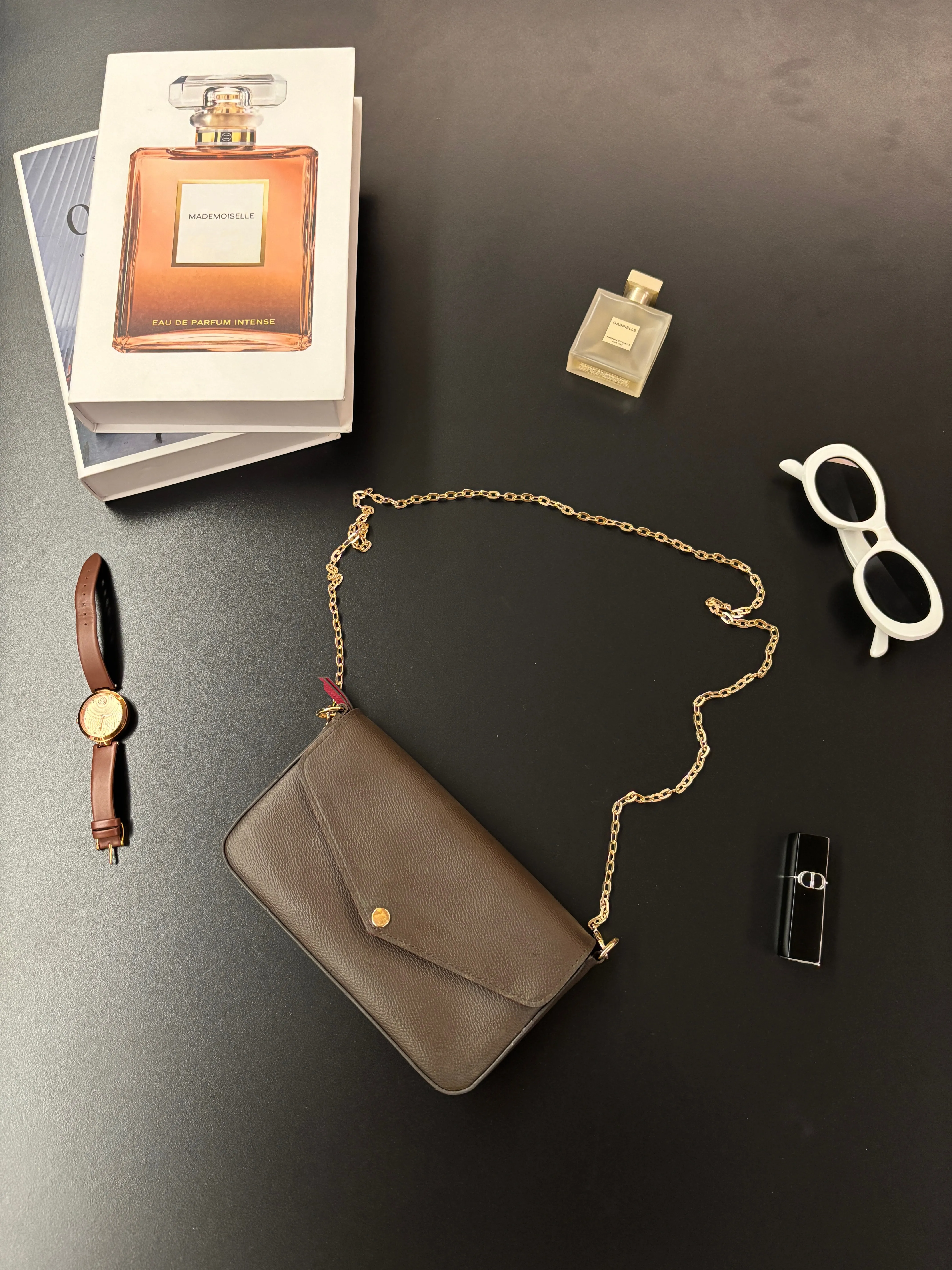 2026 Новая модная дизайнерская сумка, женские трендовые холщовые сумки на цепочке, классическая женская сумка через плечо с ремешком
2026 Новая модная дизайнерская сумка, женские трендовые холщовые сумки на цепочке, классическая женская сумка через плечо с ремешком