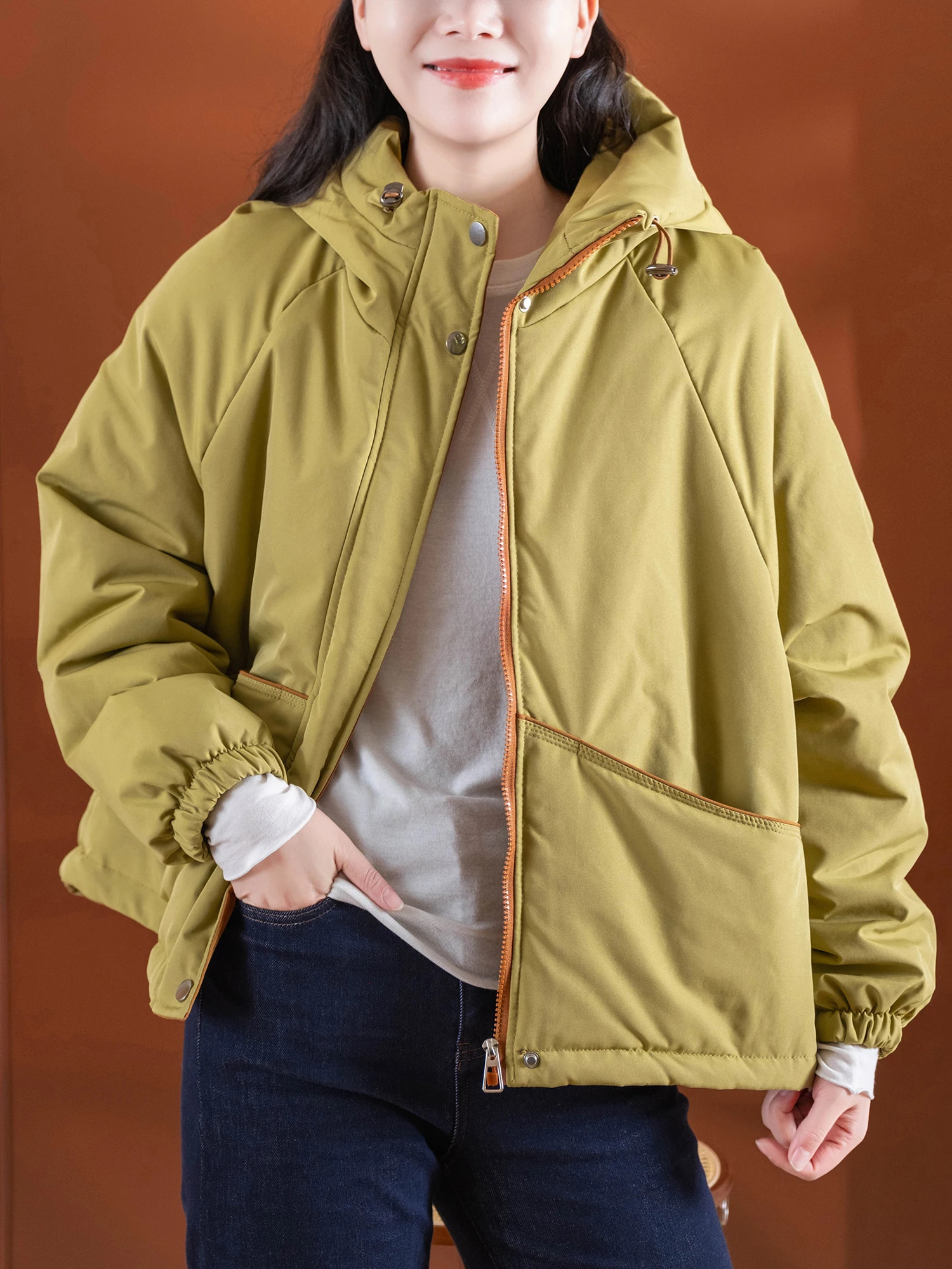 Утепленная хлопковая куртка с эффектом похудения, ветрозащитная, теплая, с капюшоном, с хлопковым наполнителем, дизайнерская, корейская, с длинными рукавами, на молнии, с ушками (дизайн Ear Brand)
Утепленная хлопковая куртка с эффектом похудения, ветрозащитная, теплая, с капюшоном, с хлопковым наполнителем, дизайнерская, корейская, с длинными рукавами, на молнии, с ушками (дизайн Ear Brand)