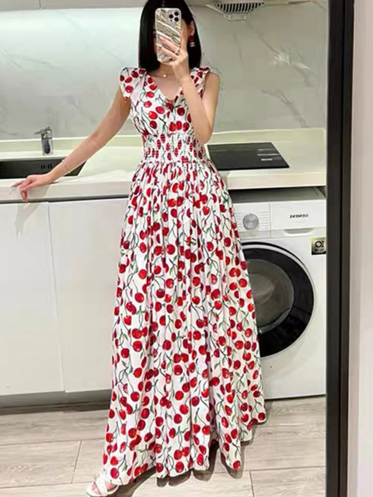 Fashion V-neck backless shoulder strap print long dress summer ladies new high waist big swing ladies dress with suspenders.
Fashion V-neck backless shoulder strap print long dress summer ladies new high waist big swing ladies dress with suspenders.