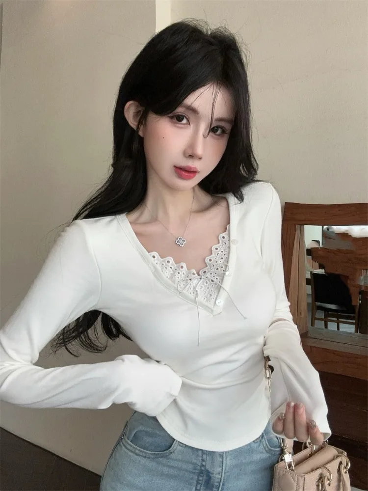 Elegant Lace Trim Splice V-neck Long Sleeve Slimming Base Shirt Korean Style Pure Desire with Chest Pad Chic Bottoming Shirt
Elegant Lace Trim Splice V-neck Long Sleeve Slimming Base Shirt Korean Style Pure Desire with Chest Pad Chic Bottoming Shirt