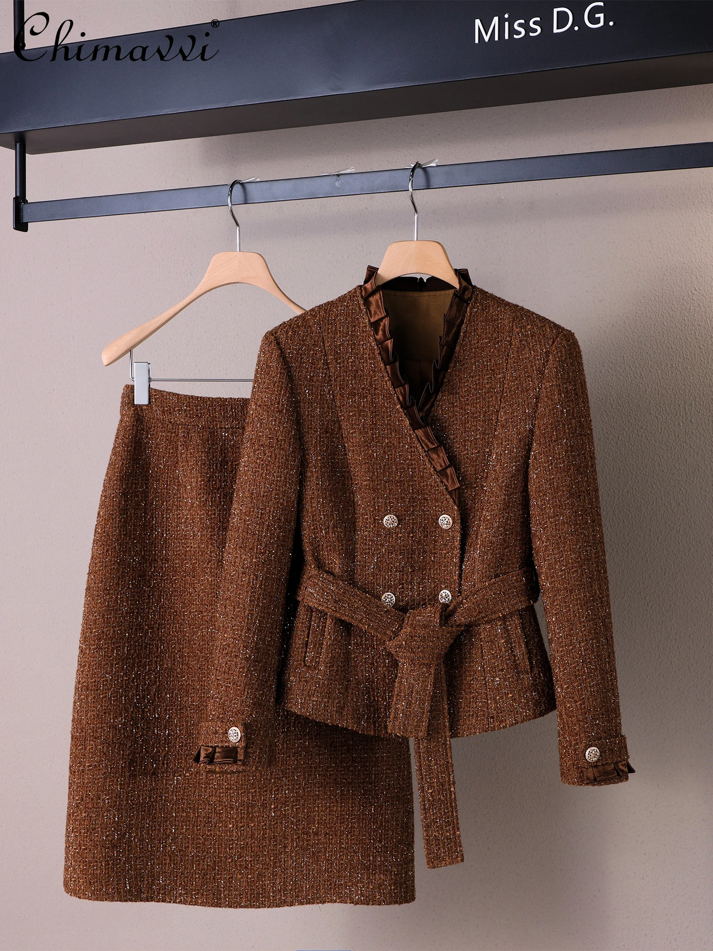 French V-neck Tweed Long Sleeve Tie Waist Coat for Women 2025 Autumn Elegant High-end Top and Skirt Commuting Two-piece Set 
French V-neck Tweed Long Sleeve Tie Waist Coat for Women 2025 Autumn Elegant High-end Top and Skirt Commuting Two-piece Set