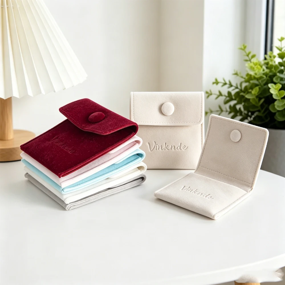 100Pcs Custom Logo Velvet Jewelry Bags Envelope Snap Bag Pouch 8x8cm Earrings Necklace Ring Bracelet Cards Packaging Gift Sack
100Pcs Custom Logo Velvet Jewelry Bags Envelope Snap Bag Pouch 8x8cm Earrings Necklace Ring Bracelet Cards Packaging Gift Sack