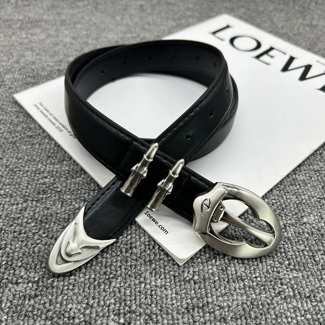 2025 new Retro Bullet Head Dark Metal Buckle Belt for Women with A Niche Design, Spicy Girl Pants Belt,High-end Fashion Belt
2025 new Retro Bullet Head Dark Metal Buckle Belt for Women with A Niche Design, Spicy Girl Pants Belt,High-end Fashion Belt