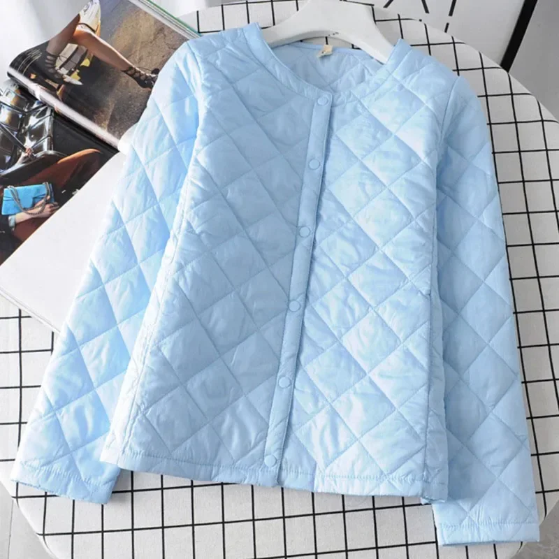 Легкая стеганая куртка для женщин, теплое пальто на молнии Argyle, короткая парка, большие размеры, модная одежда, тонкий, зима, осень
Легкая стеганая куртка для женщин, теплое пальто на молнии Argyle, короткая парка, большие размеры, модная одежда, тонкий, зима, осень