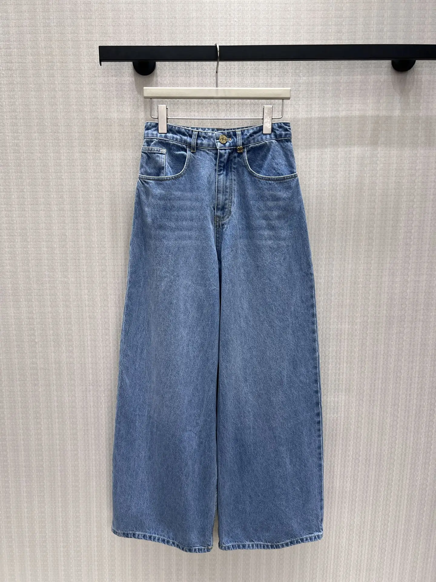 26 New Washed Wide Leg Denim Jeans, High-Waisted Loose Wide Decorative Legs, Denim Metal Button Soft-Padded Denim Flared Pants
26 New Washed Wide Leg Denim Jeans, High-Waisted Loose Wide Decorative Legs, Denim Metal Button Soft-Padded Denim Flared Pants