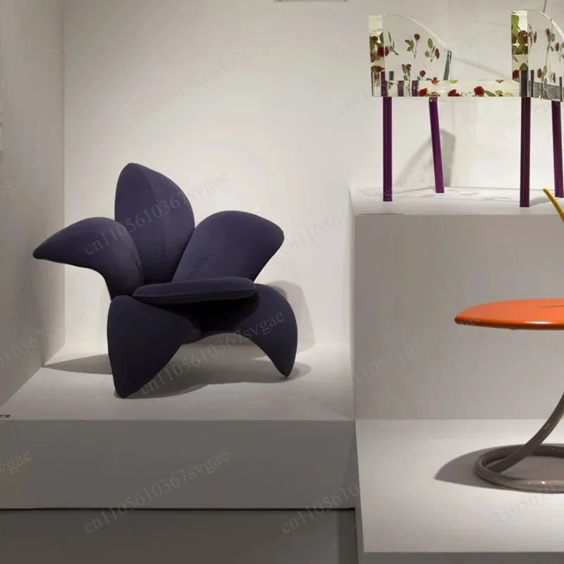 Modern Light Luxury Fabric Leisure Chair Unique Morning Glory Shape Indoor Living Room Villa Seat
Modern Light Luxury Fabric Leisure Chair Unique Morning Glory Shape Indoor Living Room Villa Seat