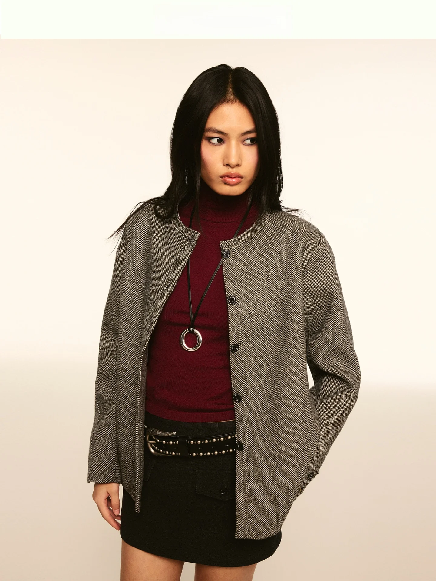 Женское шерстяное стеганое пальто Feu Doux с узором, теплое, повседневное, на пуговицах, с длинными рукавами, круглым вырезом горловины
Женское шерстяное стеганое пальто Feu Doux с узором, теплое, повседневное, на пуговицах, с длинными рукавами, круглым вырезом горловины