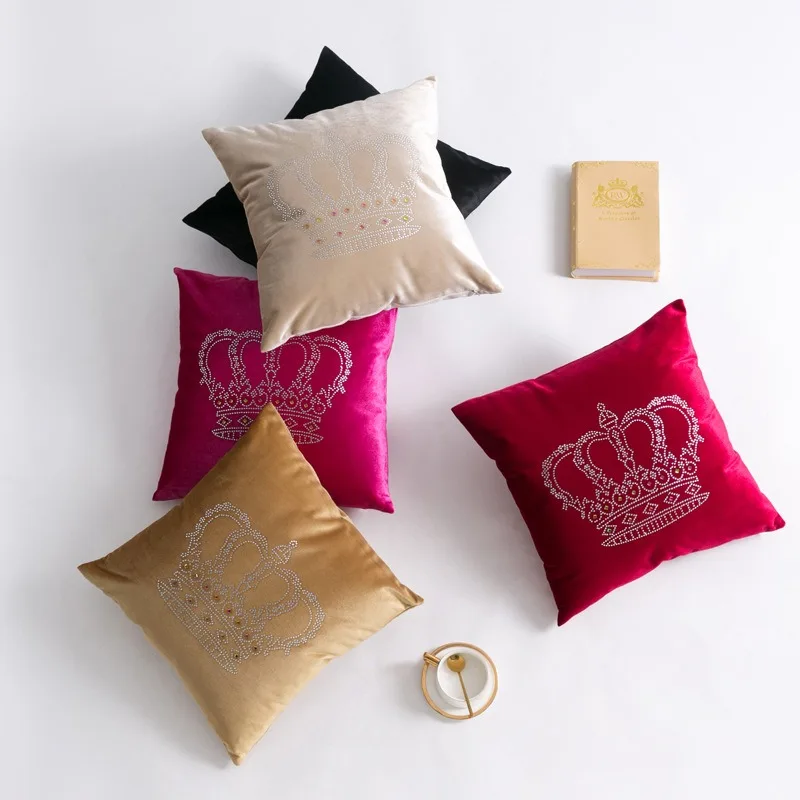 European High-precision Velvet Crown Hot Stamping Pillow, Hotel Model Room Sofa Cushion, Headboard Cushion 45*45cm
European High-precision Velvet Crown Hot Stamping Pillow, Hotel Model Room Sofa Cushion, Headboard Cushion 45*45cm