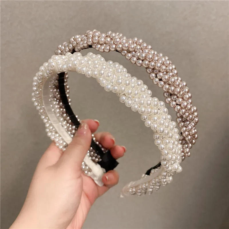 2025 New Vintage Pearl Headbands for Women Luxury Designer Hair Hoops Elegant Temperament Accessory
2025 New Vintage Pearl Headbands for Women Luxury Designer Hair Hoops Elegant Temperament Accessory