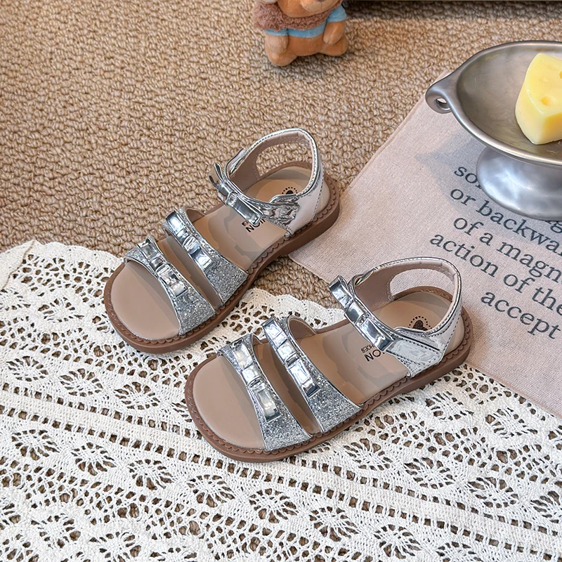 Girls Princess Sandals with Three Bowties Shiny Bling Cute Open Toes Classic Sweet Kids Beach Sandals Sequined Fabric Fashion
Girls Princess Sandals with Three Bowties Shiny Bling Cute Open Toes Classic Sweet Kids Beach Sandals Sequined Fabric Fashion