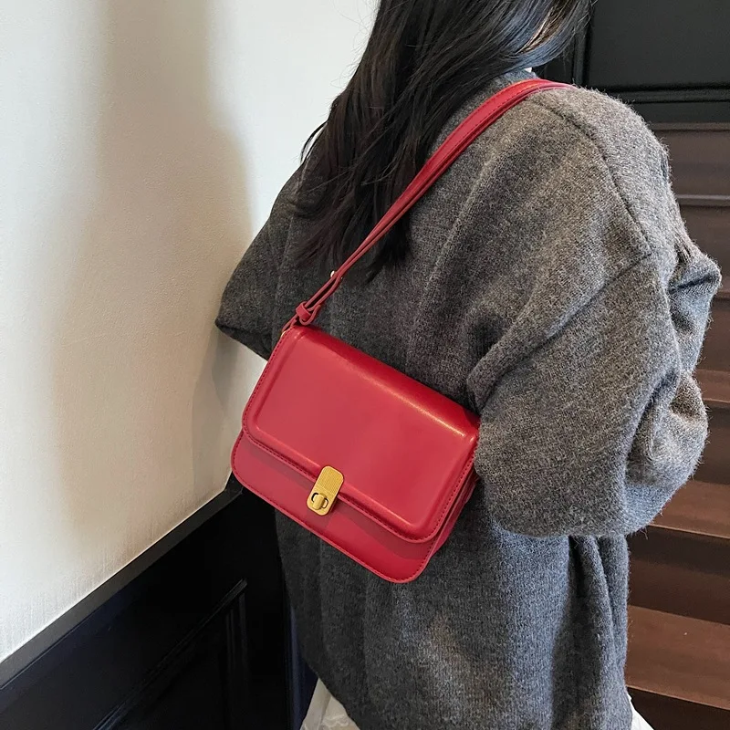 Осенняя новая модная повседневная седельная сумка в стиле ретро, универсальная повседневная текстурированная трендовая женская сумка через плечо на одно плечо
Осенняя новая модная повседневная седельная сумка в стиле ретро, универсальная повседневная текстурированная трендовая женская сумка через плечо на одно плечо