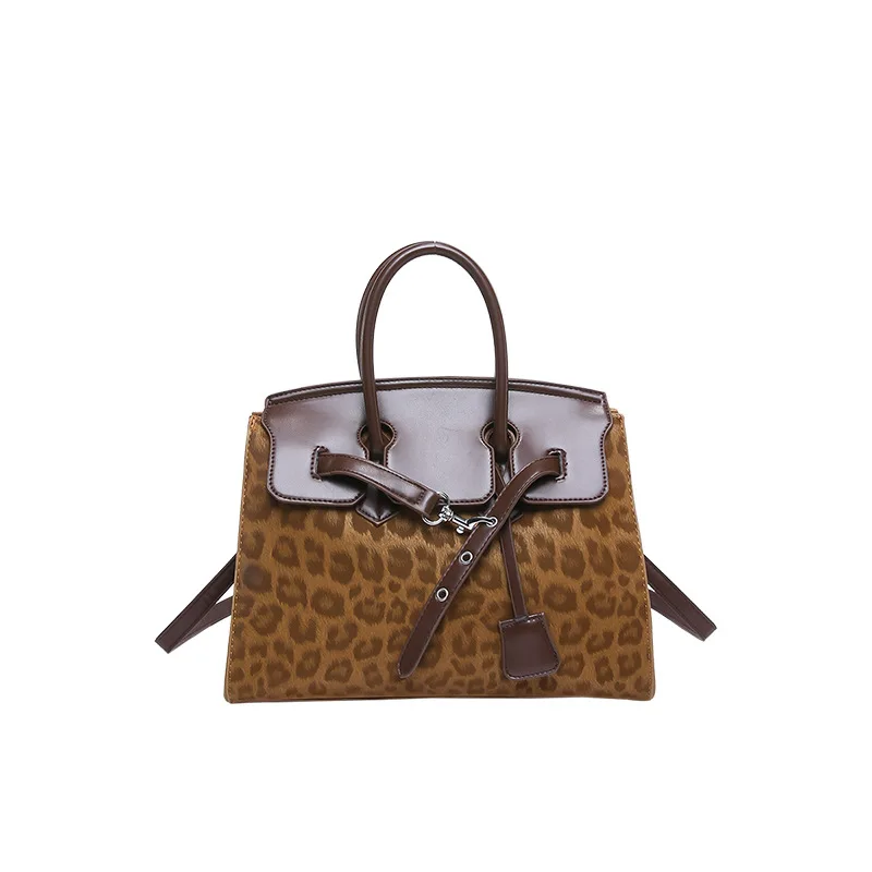 Элегантная женская сумка Kelly Design, большая сумка-тоут, сумка через плечо, незаменимая вещь для повседневной носки.
Элегантная женская сумка Kelly Design, большая сумка-тоут, сумка через плечо, незаменимая вещь для повседневной носки.