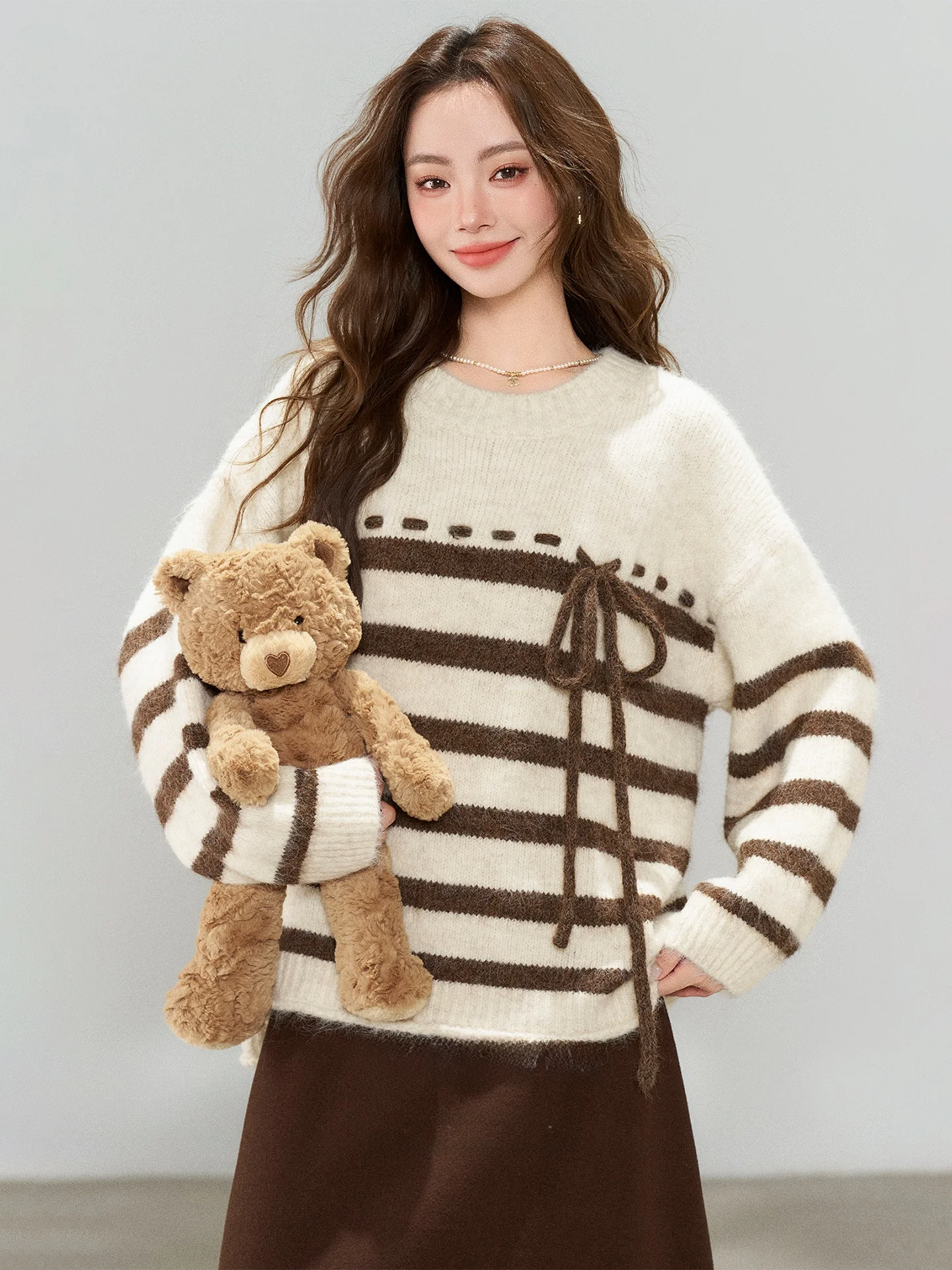 Autumn Winter Women's Soft Loose Knitted Sweater Sweet Sle round Ne Stripe Pattern Knot Top Comfortable Faion
Autumn Winter Women's Soft Loose Knitted Sweater Sweet Sle round Ne Stripe Pattern Knot Top Comfortable Faion