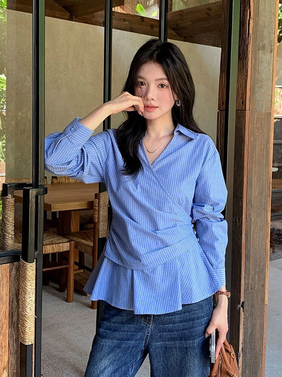 Slim Fit Long Sve V-Ne Blue Striped irt Early Autumn Waist-Cinching Flattering Women's Busin Casual Faion Top
Slim Fit Long Sve V-Ne Blue Striped irt Early Autumn Waist-Cinching Flattering Women's Busin Casual Faion Top