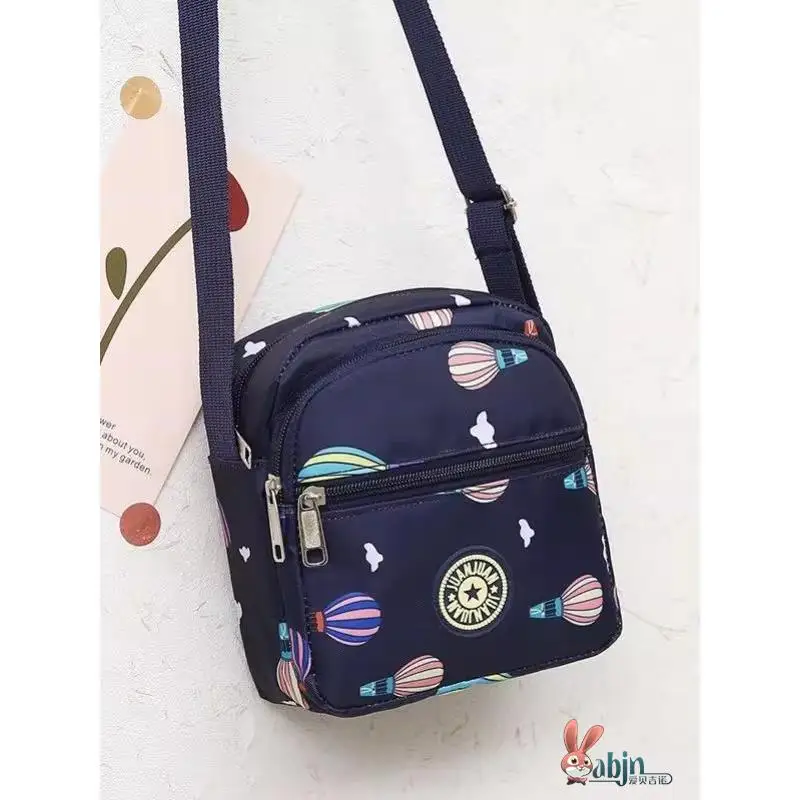 Женская сумка через плечо из ткани Оксфорд, многослойная, водонепроницаемая, для повседневного использования, мягкая, с одной лямкой
Женская сумка через плечо из ткани Оксфорд, многослойная, водонепроницаемая, для повседневного использования, мягкая, с одной лямкой