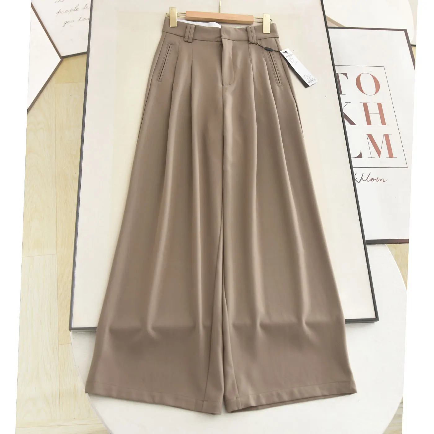 Elegant High Waist Wide Leg Casual Pants Women's Spring Summer 2026 Drapey Straight Cut Trousers Fashionable Slimming
Elegant High Waist Wide Leg Casual Pants Women's Spring Summer 2026 Drapey Straight Cut Trousers Fashionable Slimming