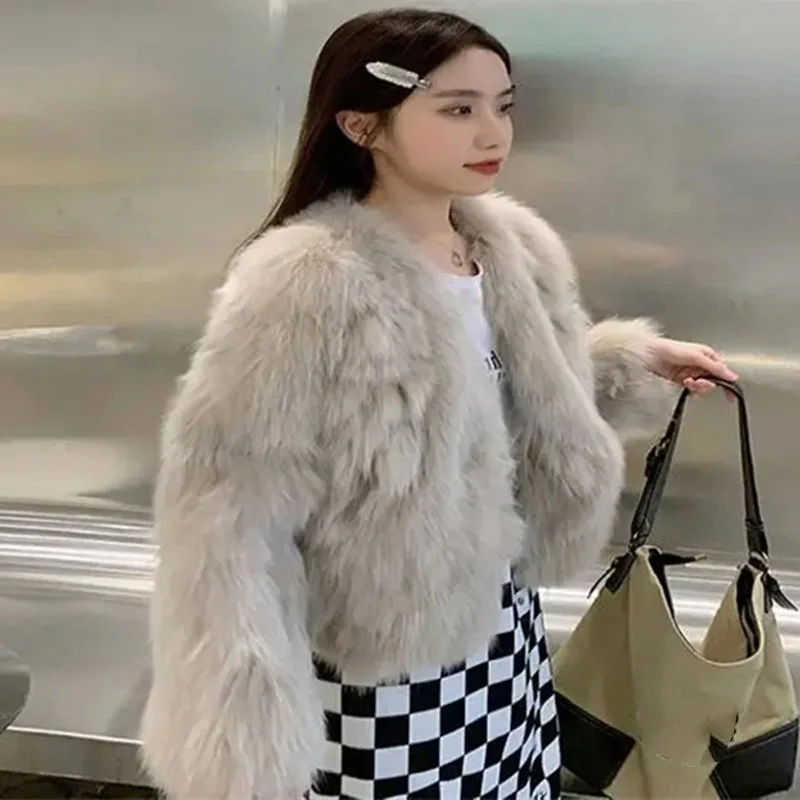 Autumn Winter Ladies High End V-neck Fur Outwear Europe Femme Long Sleeved Plush Jacket Women Fashion Solid Color Faux Fur Coat
Autumn Winter Ladies High End V-neck Fur Outwear Europe Femme Long Sleeved Plush Jacket Women Fashion Solid Color Faux Fur Coat