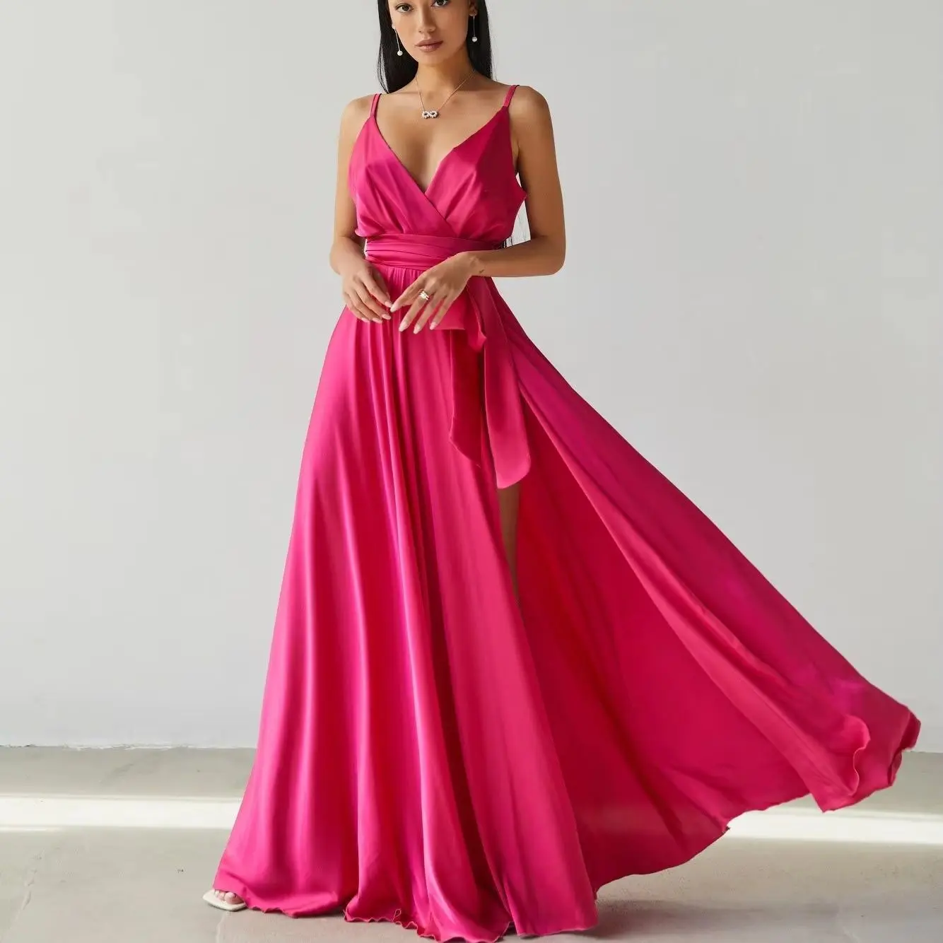 Bridesmaid Dress 2025 Cherry Red Weddding Party Dress Spaghetti Strap V-Neck A-Line Bow Sashes Open Back Floor Length Customized
Bridesmaid Dress 2025 Cherry Red Weddding Party Dress Spaghetti Strap V-Neck A-Line Bow Sashes Open Back Floor Length Customized