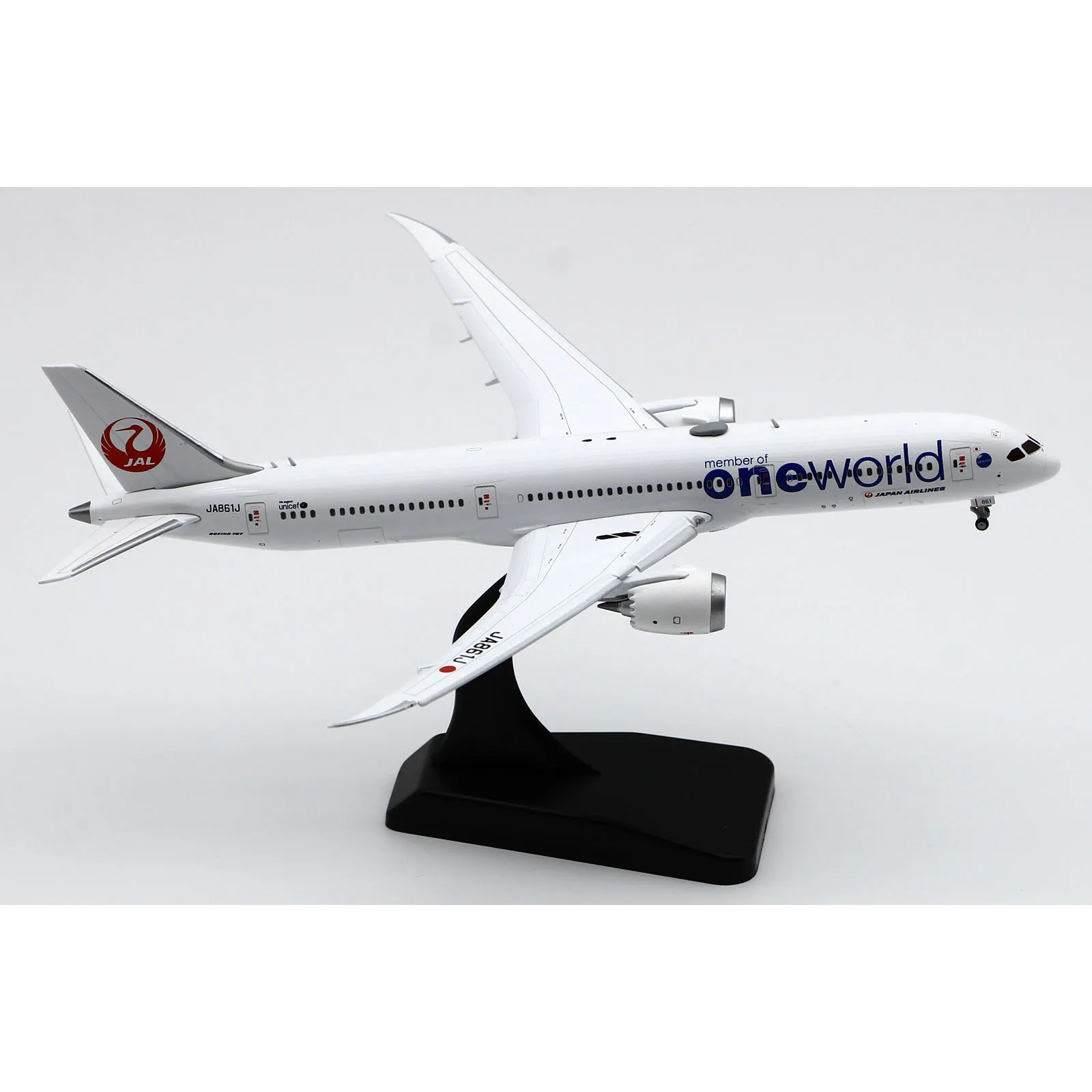 Модель самолета Boeing B787-9 Japan Airlines (JAL) JA861J, масштаб 1:400, литая, с откидными клапанами, коллекционная, подарочная, JC Wings, SA4006A
Модель самолета Boeing B787-9 Japan Airlines (JAL) JA861J, масштаб 1:400, литая, с откидными клапанами, коллекционная, подарочная, JC Wings, SA4006A
