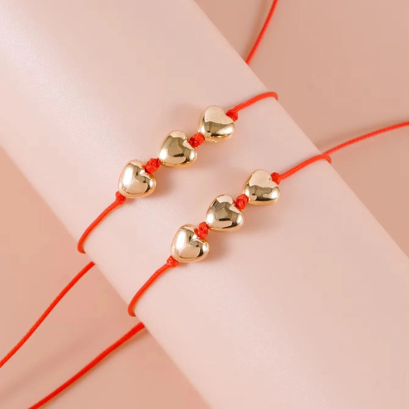 2Pcs/Set Handmade Red Rope Couple Bracelets Gold Heart Design Unique Jewelry Gift for Men Women Valentine's Day
2Pcs/Set Handmade Red Rope Couple Bracelets Gold Heart Design Unique Jewelry Gift for Men Women Valentine's Day