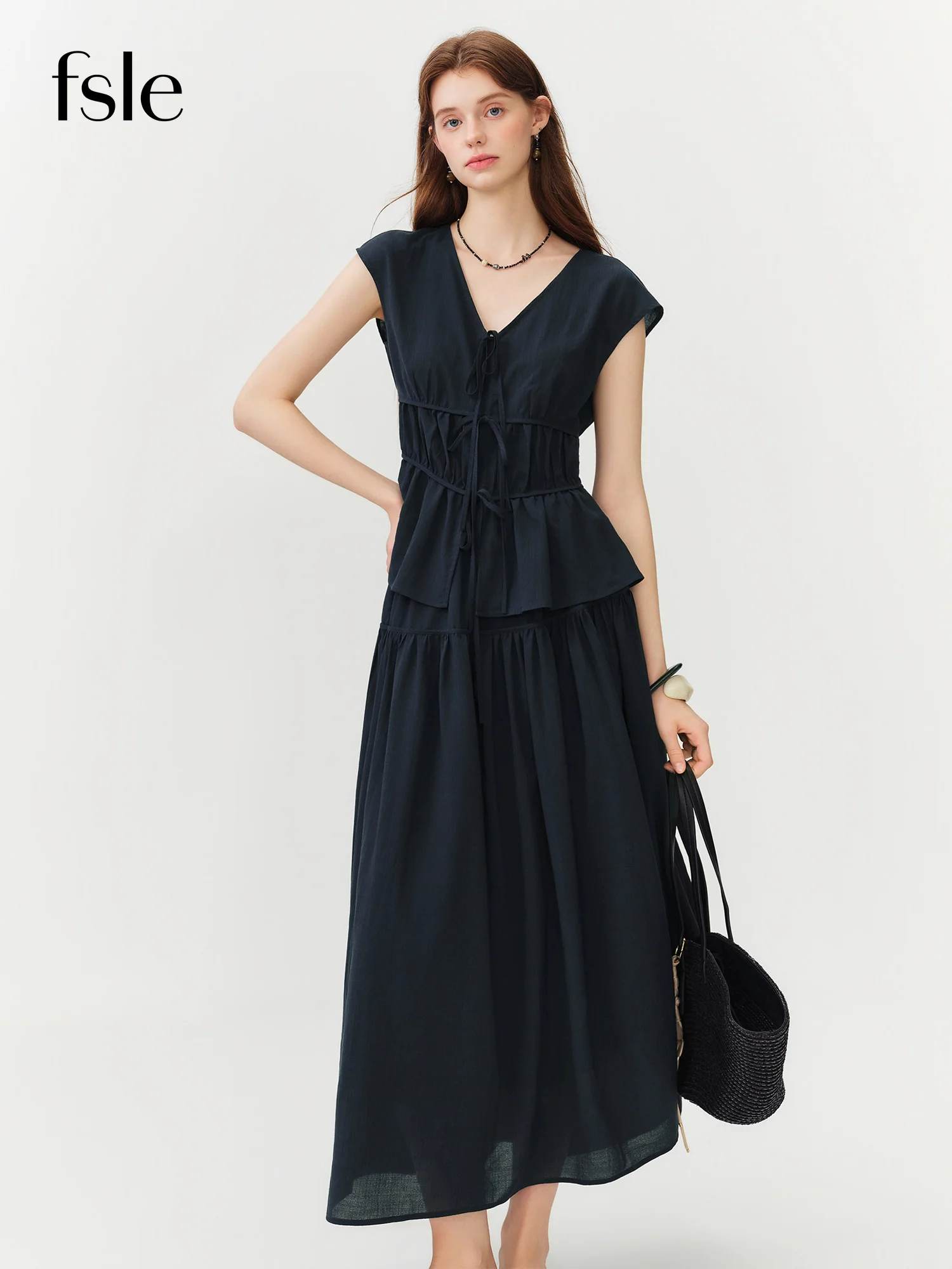FSLE V-neck Fitted Waist Shirt Set Women Summer 2026 New French Style Casual Sleeveless Top and A-line Skirt Two-piece Set
FSLE V-neck Fitted Waist Shirt Set Women Summer 2026 New French Style Casual Sleeveless Top and A-line Skirt Two-piece Set