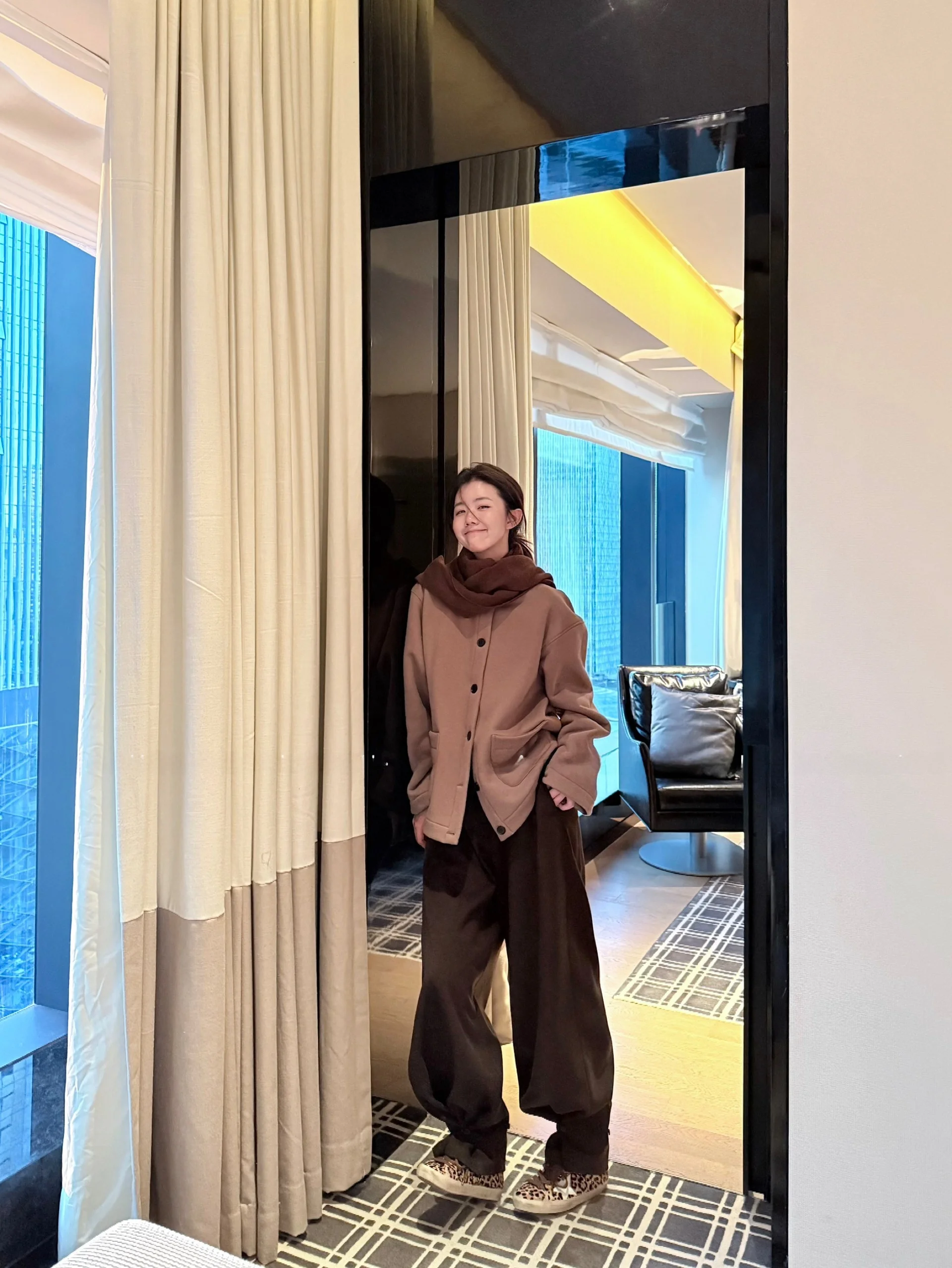 Двусторонняя куртка-пальто из смесового полиэстера и хлопка с эффектом ретро, свободного кроя, с нашивкой из овечьей шерсти, для женщин
Двусторонняя куртка-пальто из смесового полиэстера и хлопка с эффектом ретро, свободного кроя, с нашивкой из овечьей шерсти, для женщин