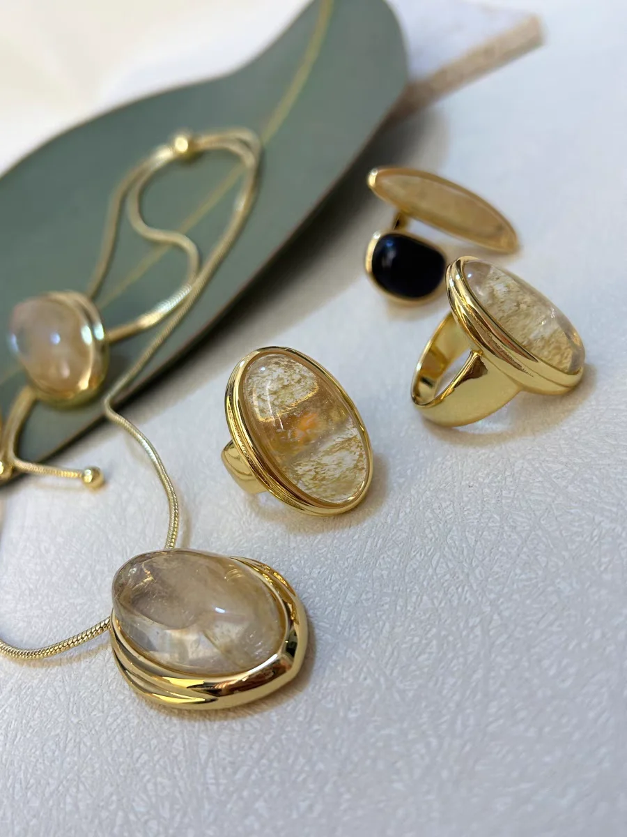 Brass With 18K Natural Yellow Crystal Pendant Necklace Wowen Jewelry Party Designer T Show Runway Gown Japan Korean Fashion
Brass With 18K Natural Yellow Crystal Pendant Necklace Wowen Jewelry Party Designer T Show Runway Gown Japan Korean Fashion