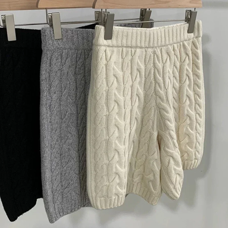 Ladies Fashion Style Soft and Comfortable Plain Twisted Knitted Girls Knit Pant for Spring Winter Cashmere Shorts for Women
Ladies Fashion Style Soft and Comfortable Plain Twisted Knitted Girls Knit Pant for Spring Winter Cashmere Shorts for Women