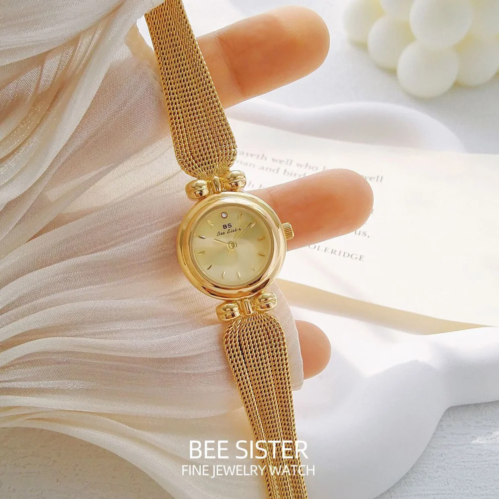 New Women’s Watch Luxury Gold Bracelet Quartz Wristwatch Small Green Dial Simple Vintage Style Elegant Ladies Dress Watch Gift
New Women’s Watch Luxury Gold Bracelet Quartz Wristwatch Small Green Dial Simple Vintage Style Elegant Ladies Dress Watch Gift