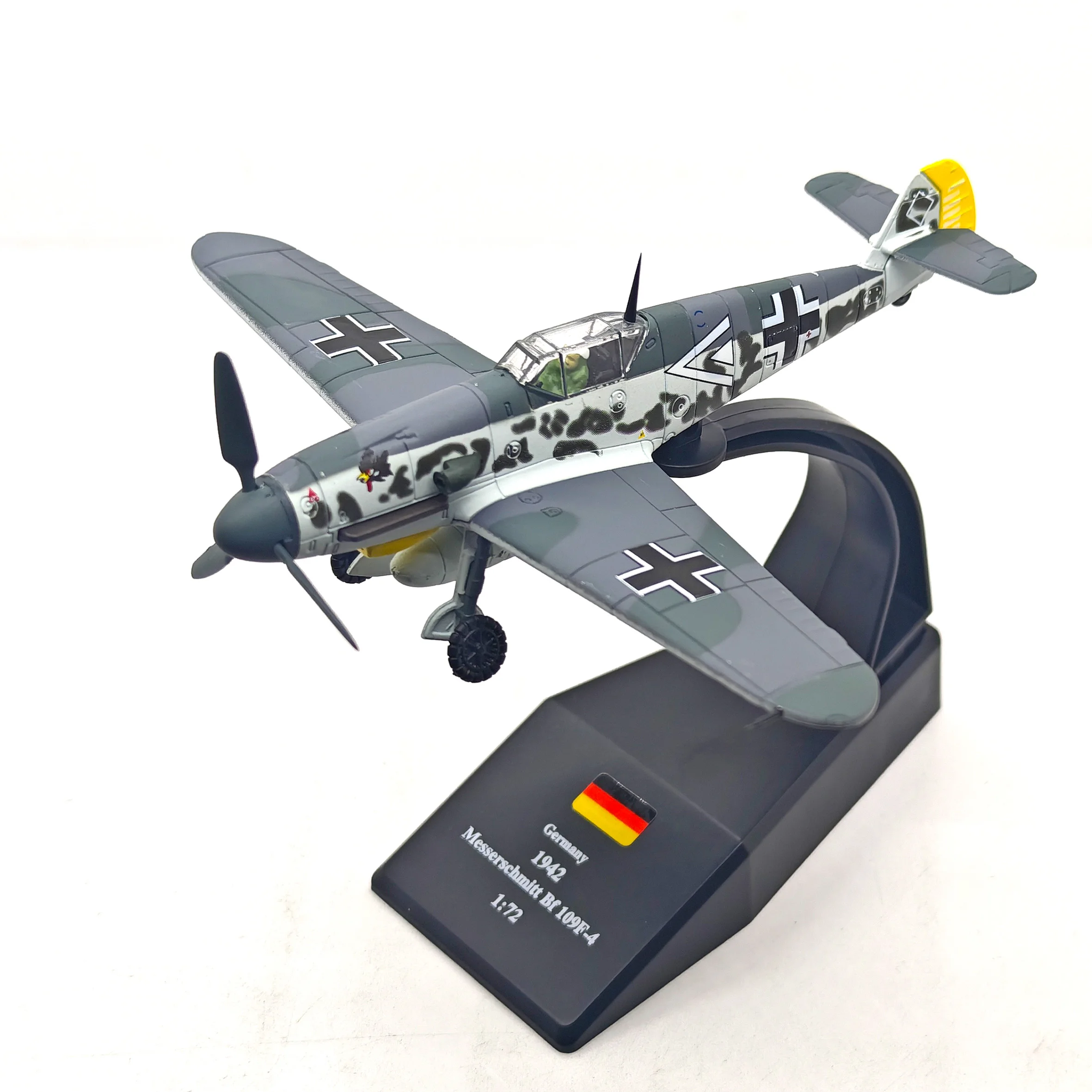 Spot 1: 72 WW2 German BF 109F-4 fighter model 1942 static finished model (out of print)
Spot 1: 72 WW2 German BF 109F-4 fighter model 1942 static finished model (out of print)