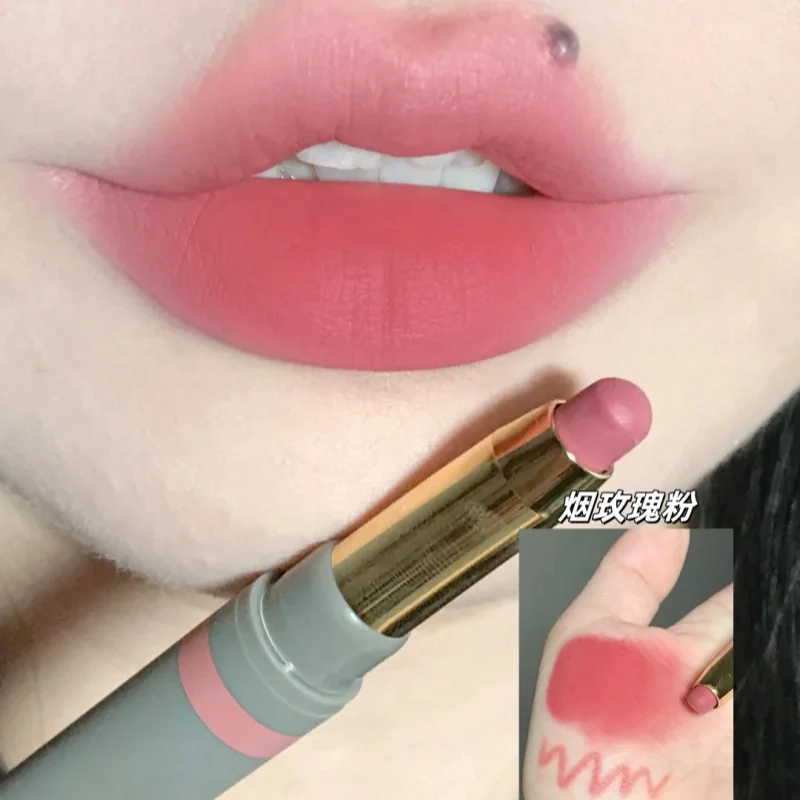 *Lip line powder mist double-headed lipstick pen, gray powder high-value lip gloss.
*Lip line powder mist double-headed lipstick pen, gray powder high-value lip gloss.