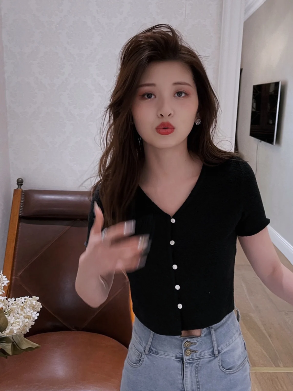 Женский вязаный кардиган Slim Fit с коротким рукавом, летний, 2024, новинка, с круглым вырезом, на пуговицах, однотонный, для повседневной носки
Женский вязаный кардиган Slim Fit с коротким рукавом, летний, 2024, новинка, с круглым вырезом, на пуговицах, однотонный, для повседневной носки