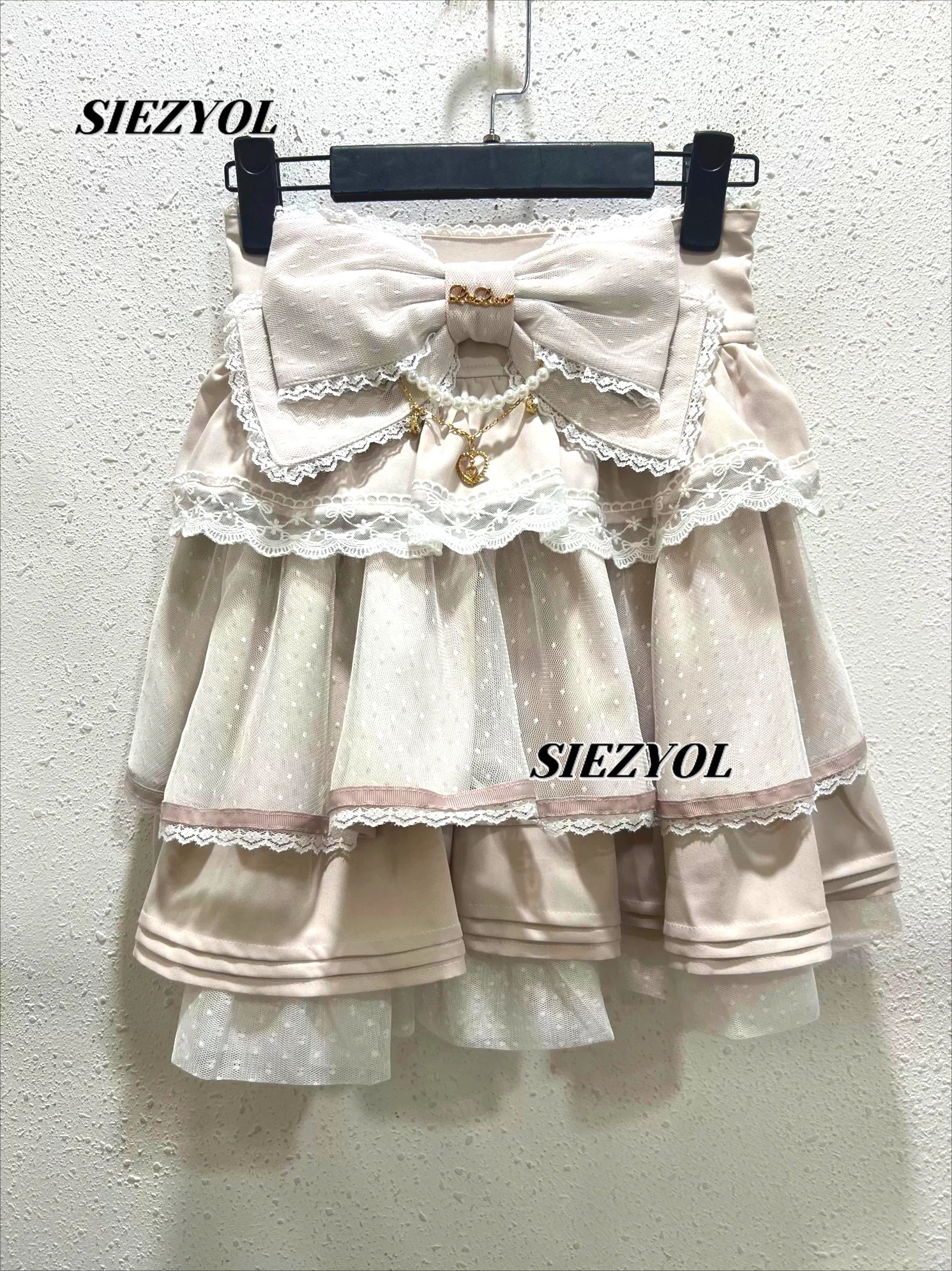 Mine Style Mass-Produced Japanese Casual Laminated Ruffles Lace Skirts 2026 Autumn Winter High Waist Corset A- Line Mini Skirt
Mine Style Mass-Produced Japanese Casual Laminated Ruffles Lace Skirts 2026 Autumn Winter High Waist Corset A- Line Mini Skirt