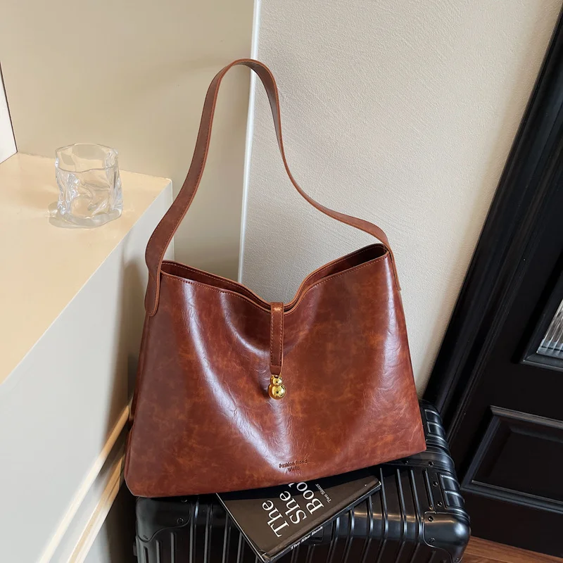 Women's Bag 2025 Autumn New Chic Calabash Pendant Tote Bag European American Retro Single Shoulder Underarm Bag Shopping Bag 
Women's Bag 2025 Autumn New Chic Calabash Pendant Tote Bag European American Retro Single Shoulder Underarm Bag Shopping Bag