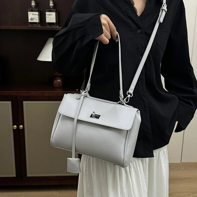 Classic Women's Leather Crossbody Bag Handbags - Shoulder Tote by Famous Designer for Elegant Ladies Popular Style
Classic Women's Leather Crossbody Bag Handbags - Shoulder Tote by Famous Designer for Elegant Ladies Popular Style