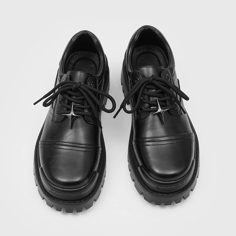 American Style Thick Soled Men Derby Shoes Fashionable Casual Decorated with Metal Cross Stars Suitable for Business Commuting
American Style Thick Soled Men Derby Shoes Fashionable Casual Decorated with Metal Cross Stars Suitable for Business Commuting