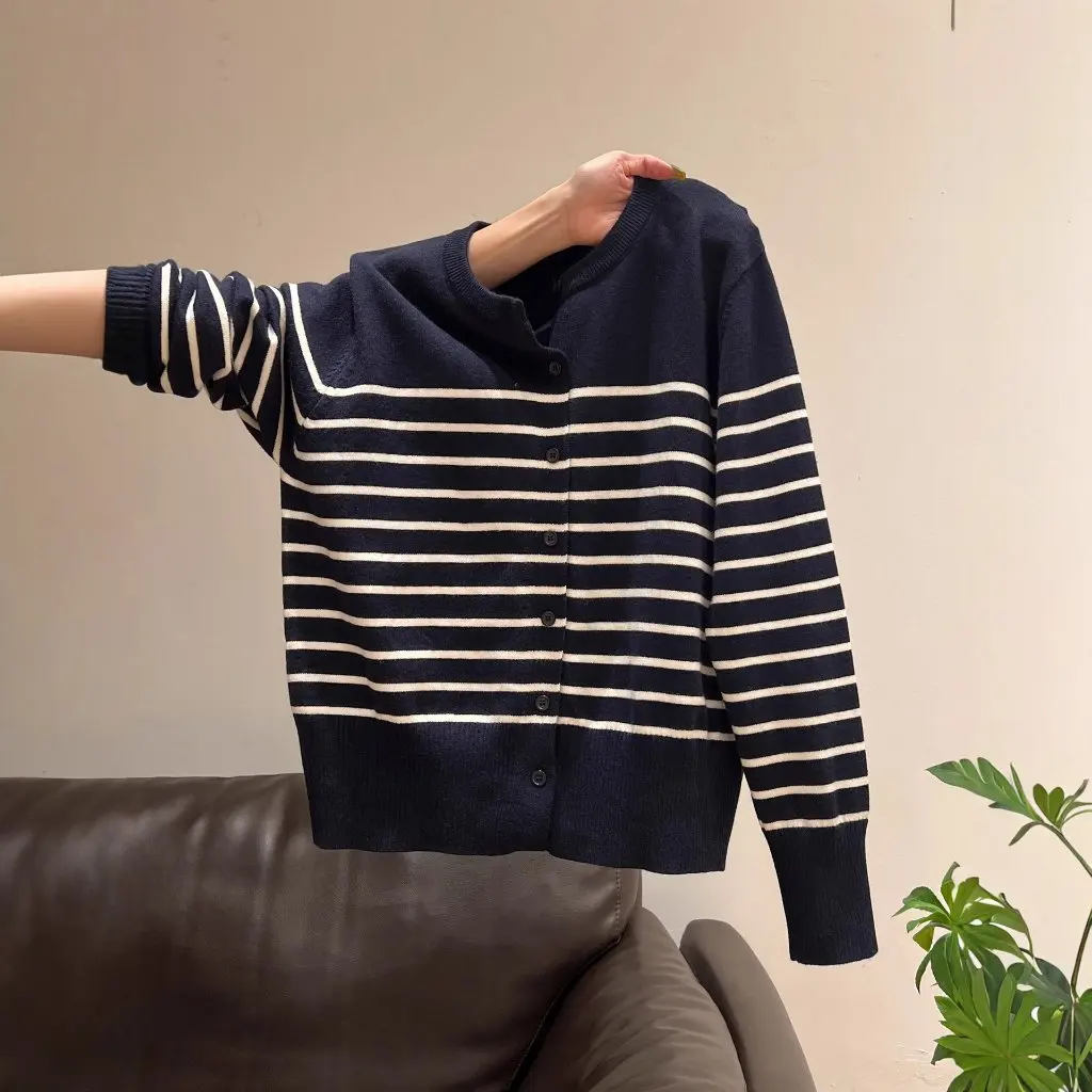 Autumn New Women's High-End Feel Collision Color Stripe Long Sleeve Knitted Open Cardigan Korean Fashion Casual Quality Top
Autumn New Women's High-End Feel Collision Color Stripe Long Sleeve Knitted Open Cardigan Korean Fashion Casual Quality Top