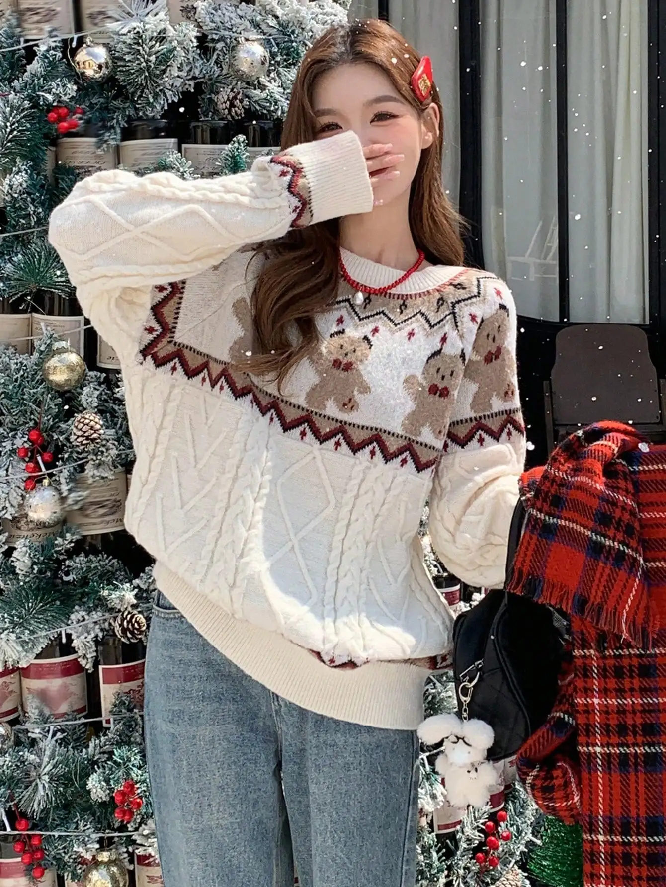 Женский свободный вязаный свитер с рождественским мультяшным медведем, уютный зимний пуловер с косичками и праздничным узором
Женский свободный вязаный свитер с рождественским мультяшным медведем, уютный зимний пуловер с косичками и праздничным узором