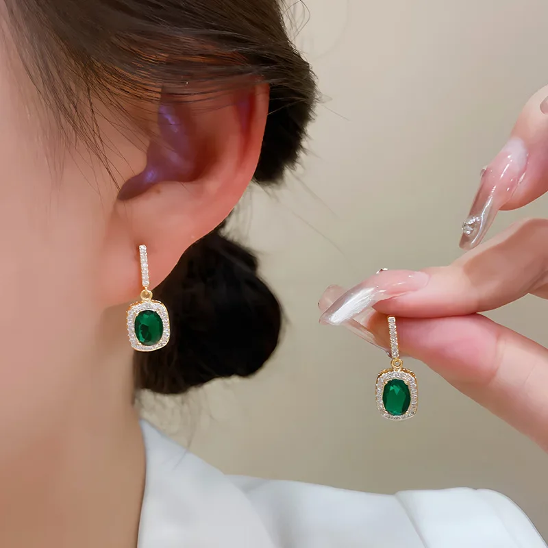 Green Color CZ Crystal Square Dangle Earring for Women Personality Simple Ear Jewelry Wholesale Christmas Gift
Green Color CZ Crystal Square Dangle Earring for Women Personality Simple Ear Jewelry Wholesale Christmas Gift
