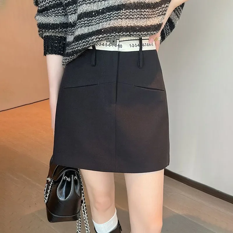Black Contrasting High-waisted Skirt for Women in Early Spring New Niche Design and Fashionable A-line Short Skirt
Black Contrasting High-waisted Skirt for Women in Early Spring New Niche Design and Fashionable A-line Short Skirt