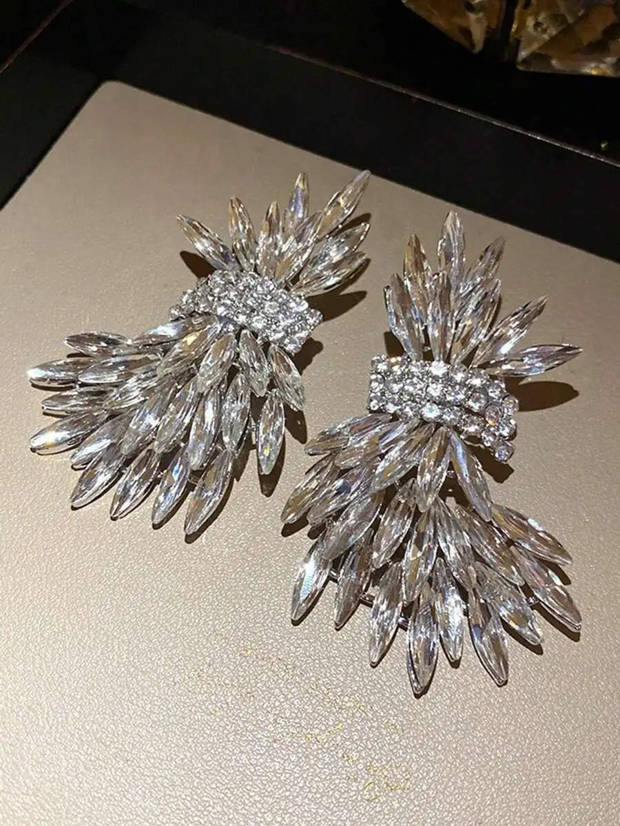 Crystal Leaf Shaped Exaggerated Luxury Wedding Earrings For Women Glamorous Party Rhinestone Jewelry
Crystal Leaf Shaped Exaggerated Luxury Wedding Earrings For Women Glamorous Party Rhinestone Jewelry
