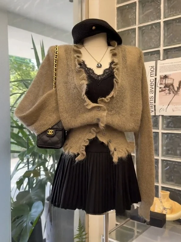 Retro Style Women's Knitted V-Neck Lace Patchwork Top And Vest Two-Piece Set Long Sleeve Button-Up Warm Casual Fashion
Retro Style Women's Knitted V-Neck Lace Patchwork Top And Vest Two-Piece Set Long Sleeve Button-Up Warm Casual Fashion