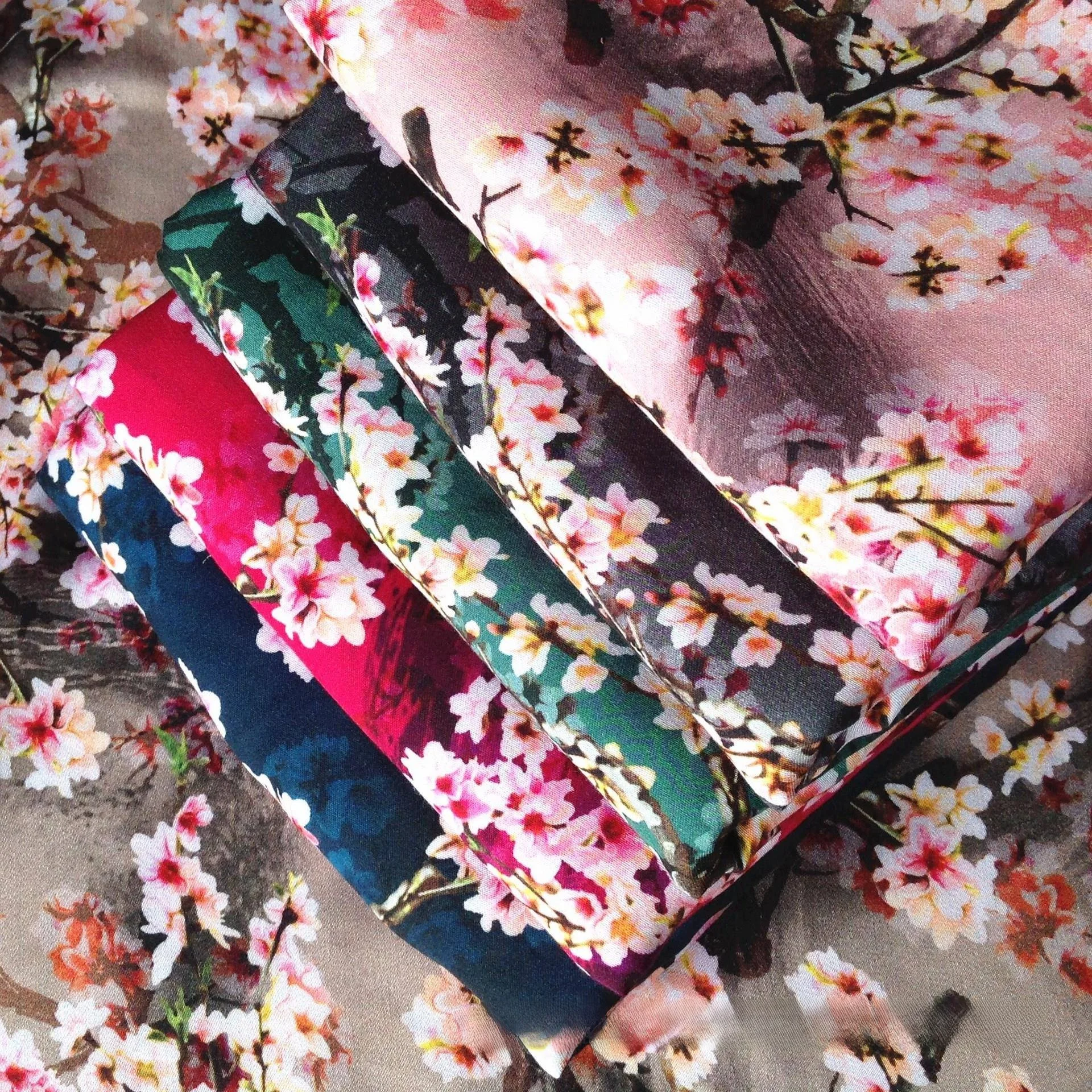 Digital Printing Cotton Silk Fabric Fashionable Spring Summer Skirt Apparel Fabric Artificial Cotton Gauze True Weave Cotton
Digital Printing Cotton Silk Fabric Fashionable Spring Summer Skirt Apparel Fabric Artificial Cotton Gauze True Weave Cotton