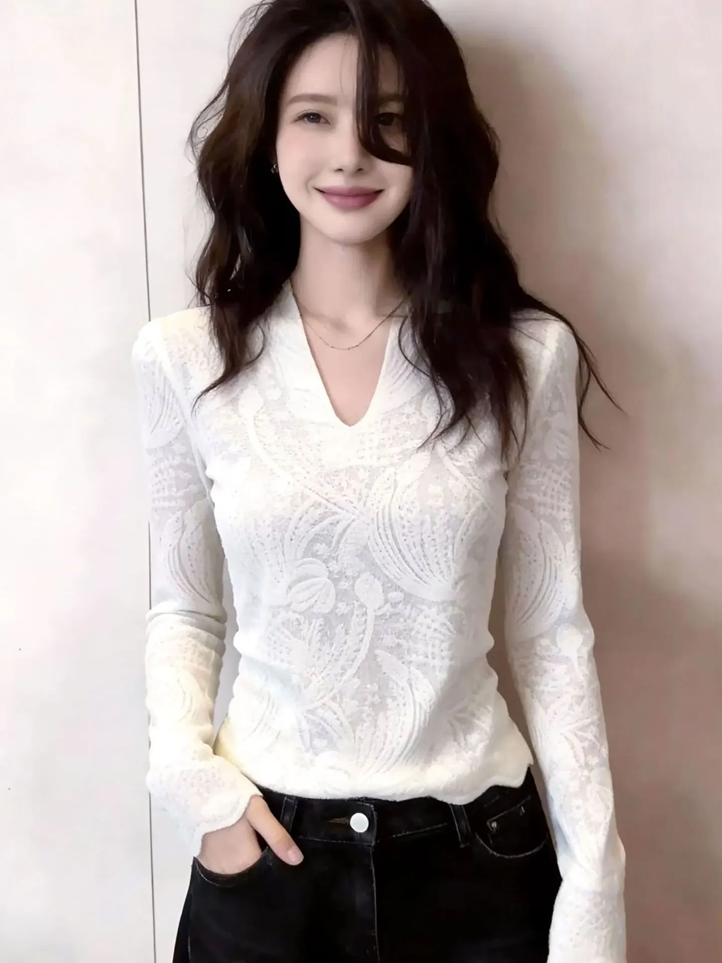 Elegant V-Neck Long Sleeve Base Shirt Women's Slim Fit Fashionable Top Commute Style Korean Version Mid-Thick Knitted Sweater
Elegant V-Neck Long Sleeve Base Shirt Women's Slim Fit Fashionable Top Commute Style Korean Version Mid-Thick Knitted Sweater