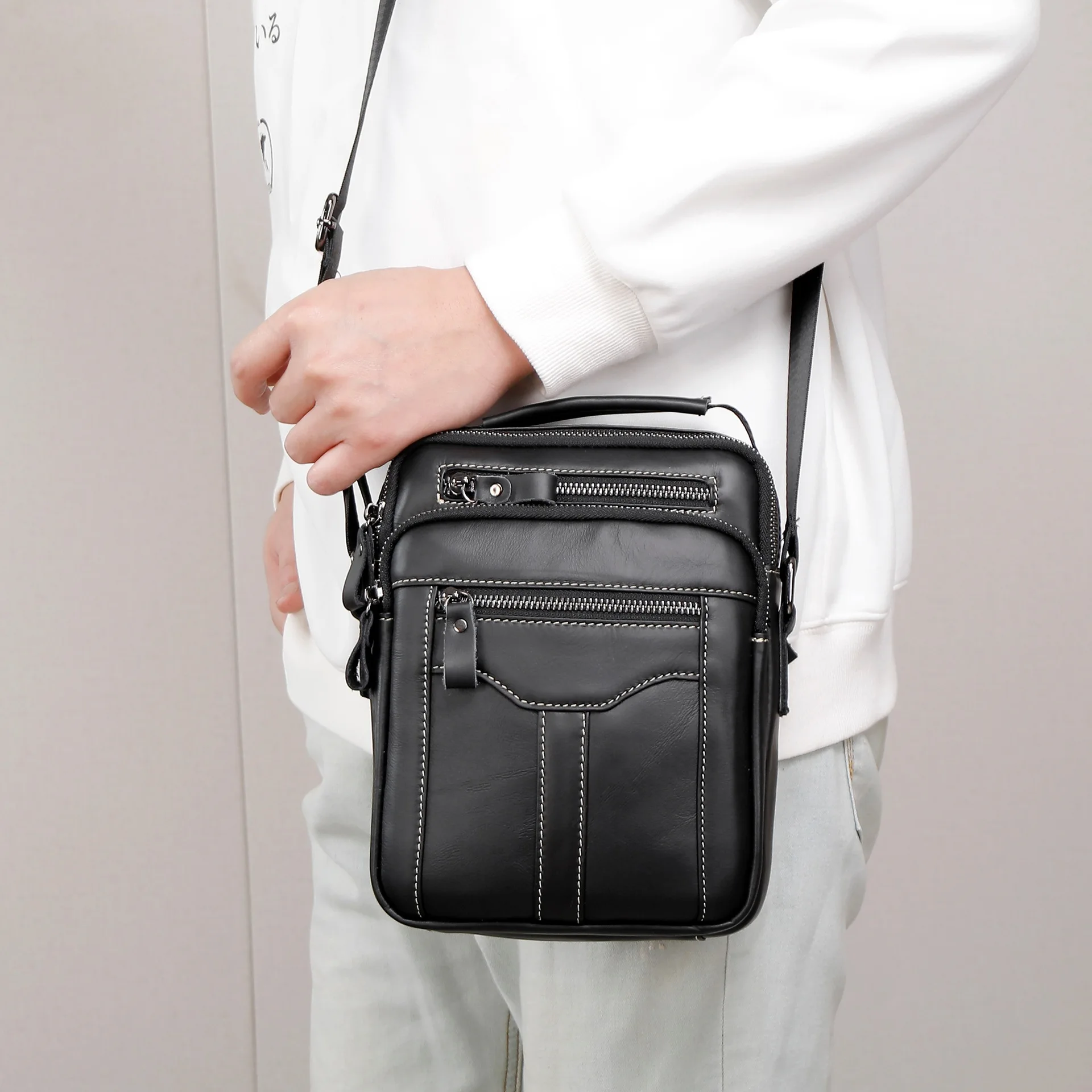 New single shoulder oblique span cowhide bag men's business travel portable casual mobile phone bag large capacity retro fashion
New single shoulder oblique span cowhide bag men's business travel portable casual mobile phone bag large capacity retro fashion