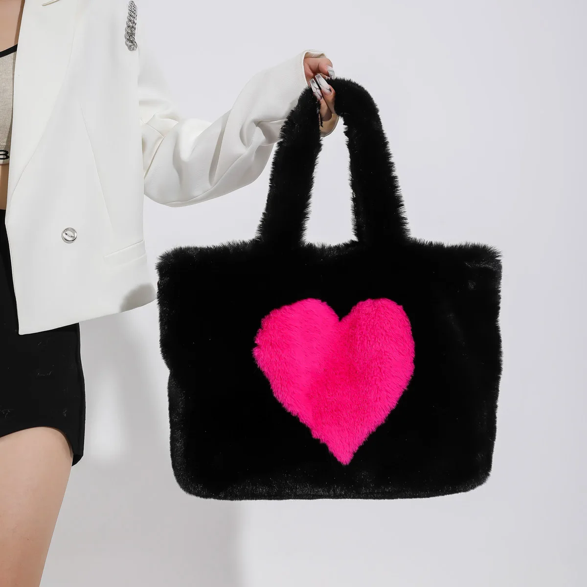 Winter Faux Fur The Tote Bag for Women Plush Handbag Designer Brand Fluffy Wool Shoulder Bag Women Furry Crossbody Messenger Bag
Winter Faux Fur The Tote Bag for Women Plush Handbag Designer Brand Fluffy Wool Shoulder Bag Women Furry Crossbody Messenger Bag