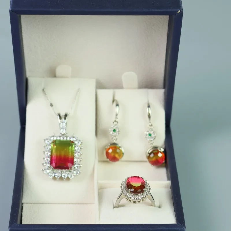 Exquisite and Elegant Three-piece Set, Women's Jewelry
Exquisite and Elegant Three-piece Set, Women's Jewelry